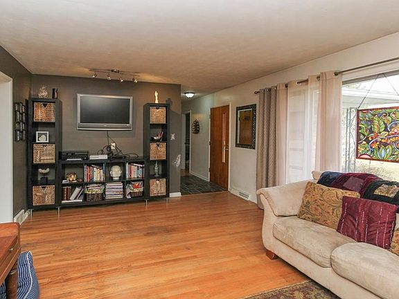 4th image of 2215 Lee Dr