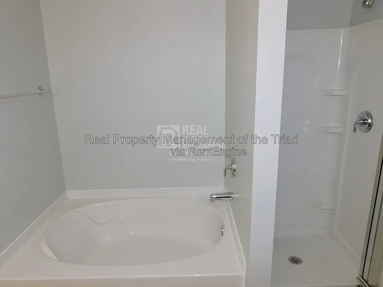 8 Rockport Ct — Photo 23