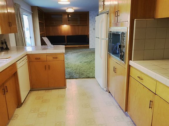 5th image of 1034 North St