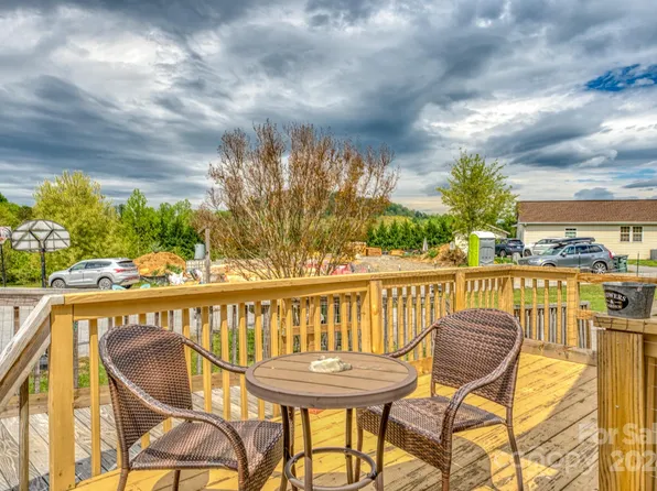35 Red Laurel Ct, Hendersonville, NC 28792