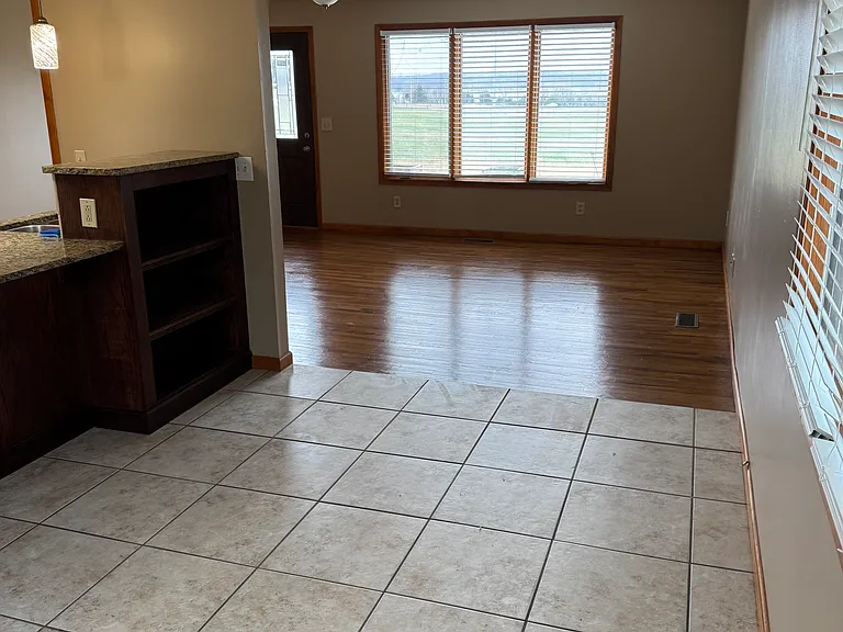 106 W Sunflower Blvd — Photo 2