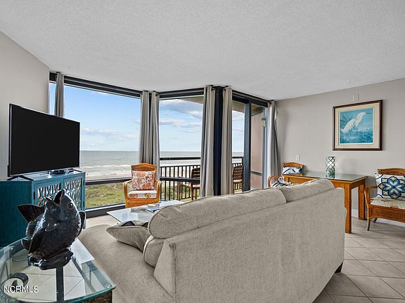 4th image of 2700 Lumina Avenue N Unit 516