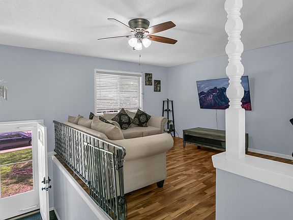 4th image of 4503 E Ave