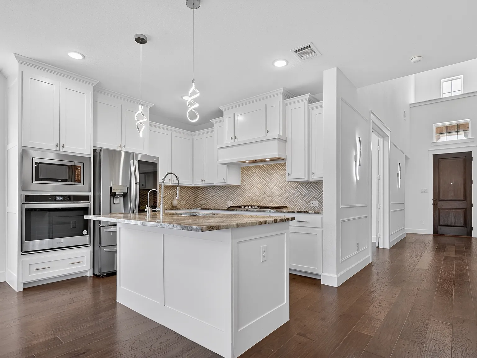 4 bed, 3290 sqft, $3,850 — Photo 3