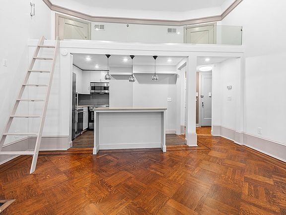 4th image of 12 Gramercy Park S APT 2F