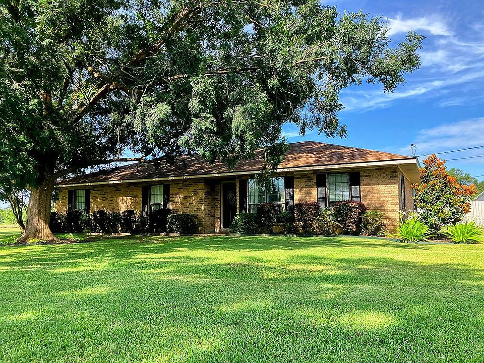 1st image of 746 Choupique Ln