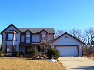 4390 S Sommerset Dr, New Berlin, WI 53151