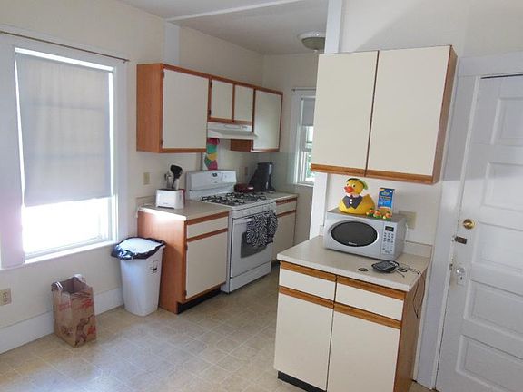 4th image of 178 Harvard St #1