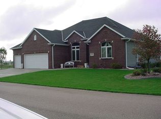 303 Ponderosa Dr, Grand Island, NE 68803