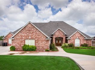 3012 Twin Lake Dr, Moore, OK 73165