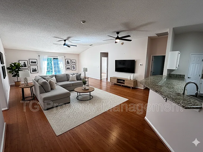 1449 Blue Heron Ln E — Photo 17