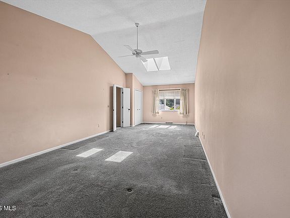 4th image of 12 Gatewood Rd