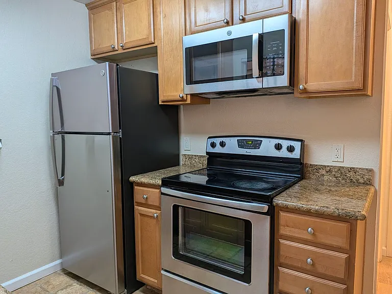 2250 Monroe St #137 — Photo 8