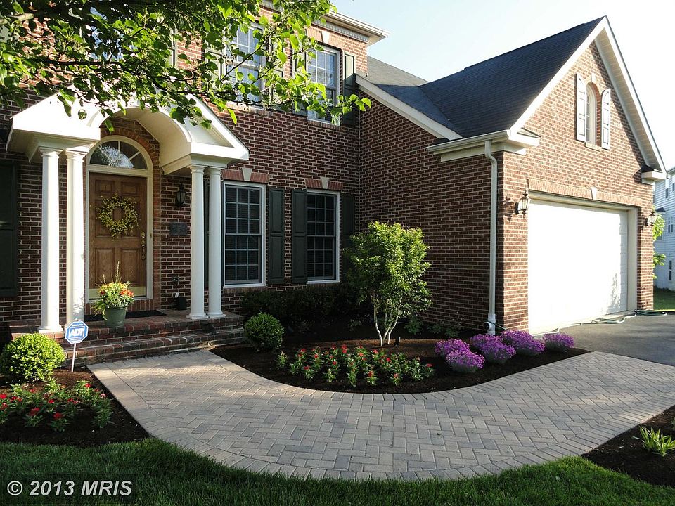 2nd image of 9802 Broadmoor Xing