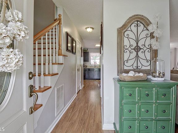 4th image of 5 Thornwood Ct