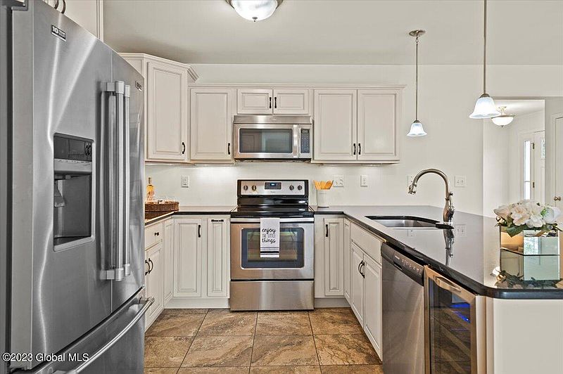 3rd image of 401 Brunswick Mdws Way