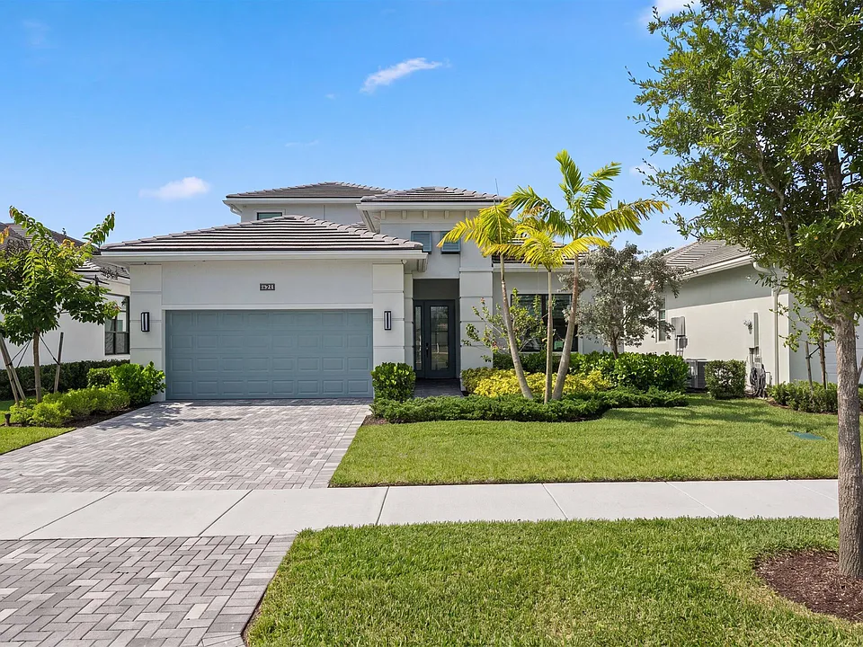 15664 Merritt Dr