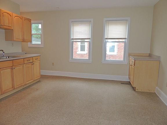 4th image of 470 Lincoln Ave