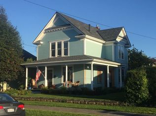1115 5th St, Anacortes, WA 98221