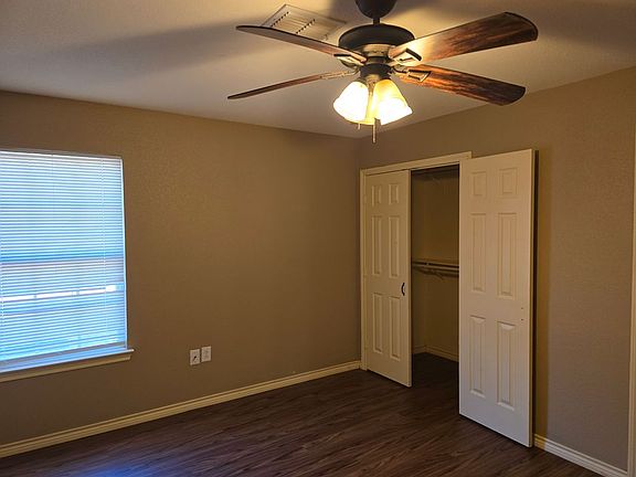 5th image of 1003 Travis Ave #A