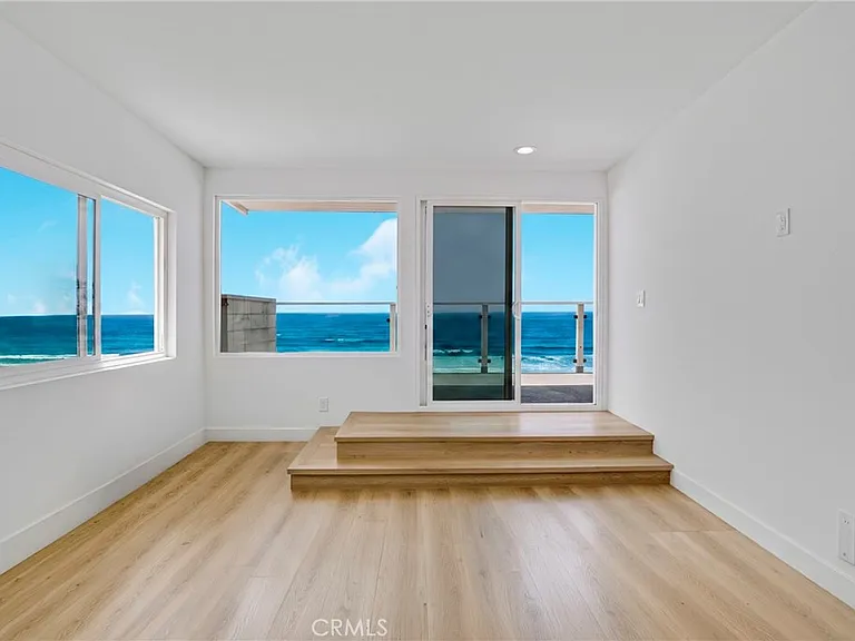 3600 The Strand #D — Photo 2
