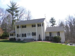 13 Oak Knoll Ln, Upton, MA 01568