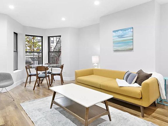 3rd image of 535 Bainbridge St #1