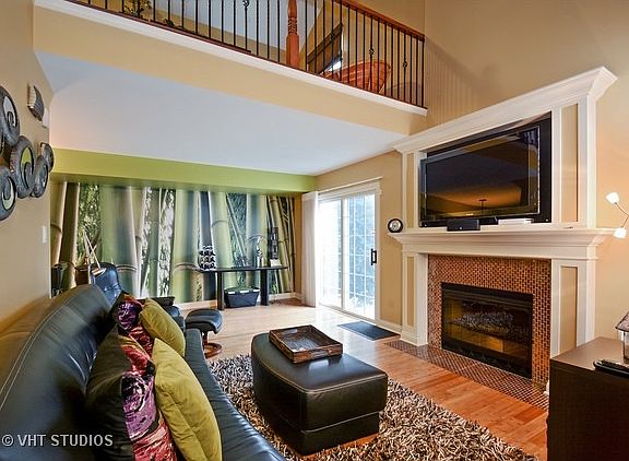 3rd image of 10125 Cambridge Dr