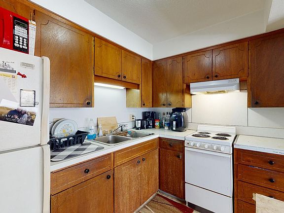 4th image of 216 Campus Ave #3