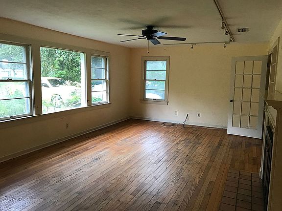 5th image of 1526 NW 7th Ave