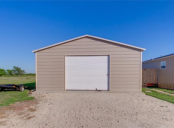 3rd image of 1409 Pheasant Dr