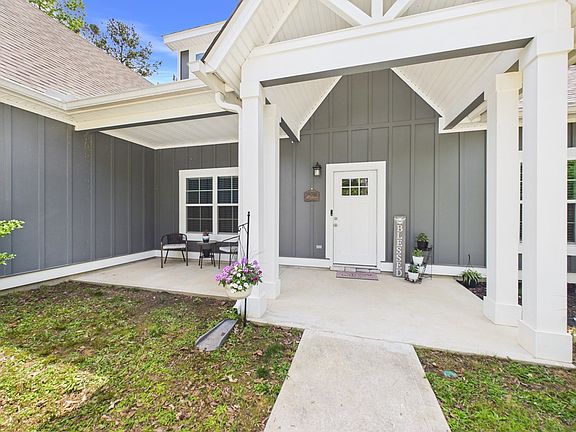 3rd image of 143 Terry Ln