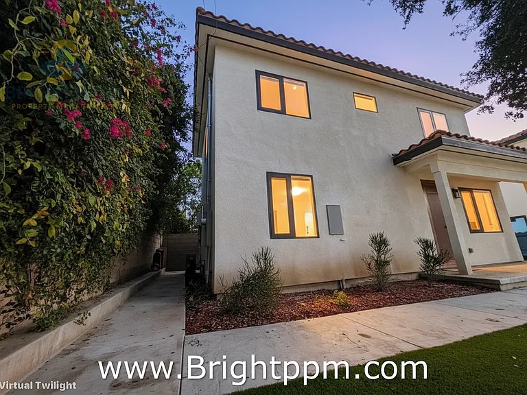 19023 1/2 W Leadora Ave — Photo 2