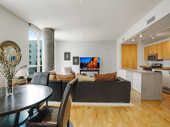 3rd image of 901 2nd St S #209