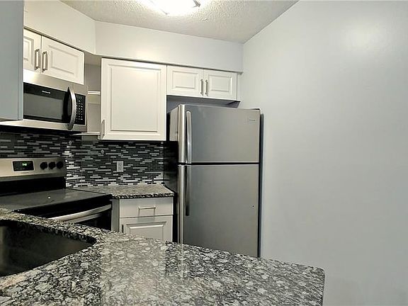 4th image of 3994 Atrium Dr #L6