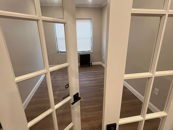 5th image of 219 Mallory Ave #2