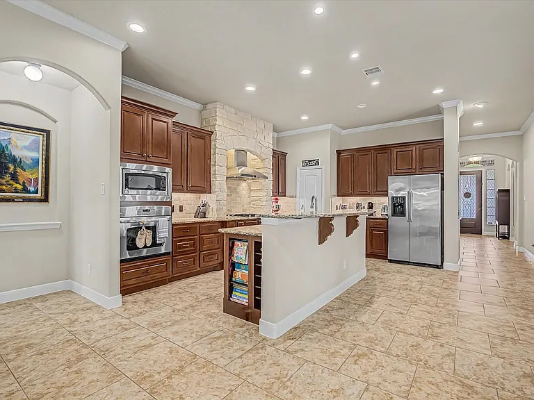 102 N Victoriana Cir — Photo 14
