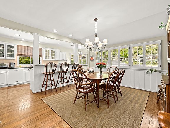4th image of 342 Knight Way