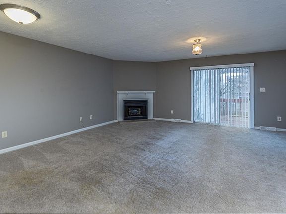4th image of 436-438 Woodview Dr