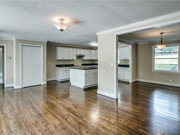Kitchen/ Dinning Room