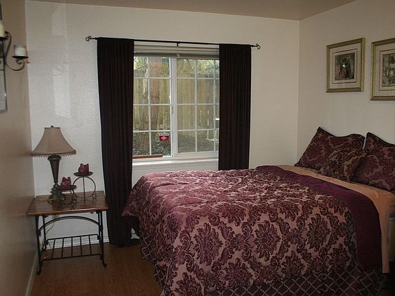 2nd bedroom-great closet and large window!