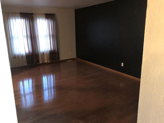 5th image of 1434 Logan Ln
