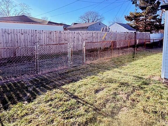 4th image of 2735 Margaret St