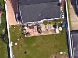9 Arnold St, Hicksville, NY 11801