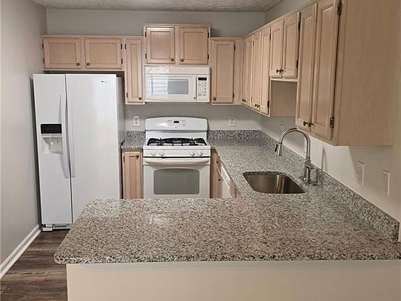 4th image of 2736 Highland Rdg NW