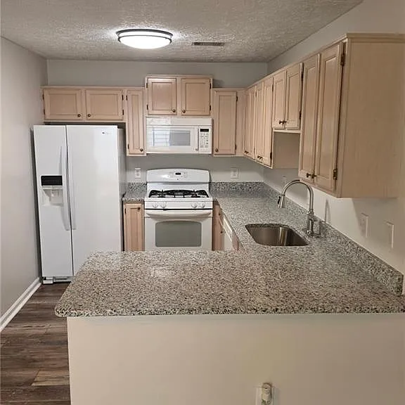 2736 Highland Rdg NW — Photo 4