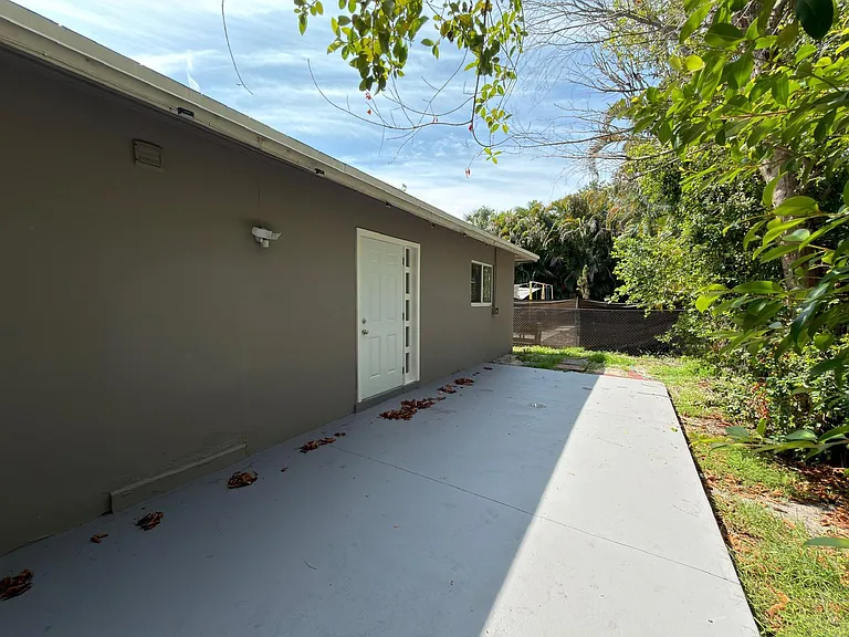 600 NW 18th St W — Photo 18