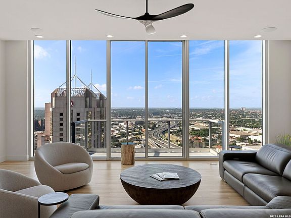 4th image of 610 E Market UNIT 3304
