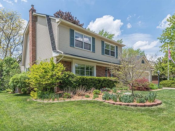 3rd image of 3411 Yellowstone Dr
