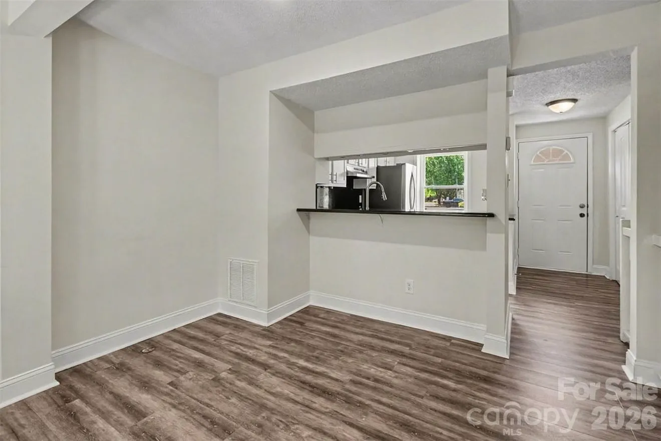 2 bed, 1266 sqft, $1,600 — Photo 4